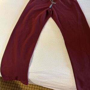 Women’s Figs Livingston Maroon Pants sz large